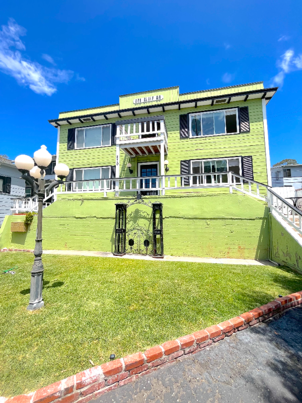 Laguna Beach Apartment: 270 Cliff Drive