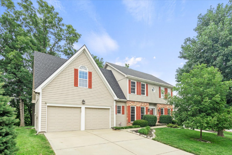 Kansas City House: 5932 NW Liston Ct