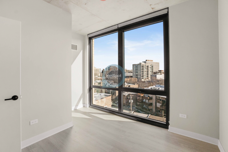 Chicago Apartment: 4600 N Broadway