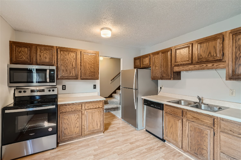 Maplewood Townhome: 2355 Mailand Ct E