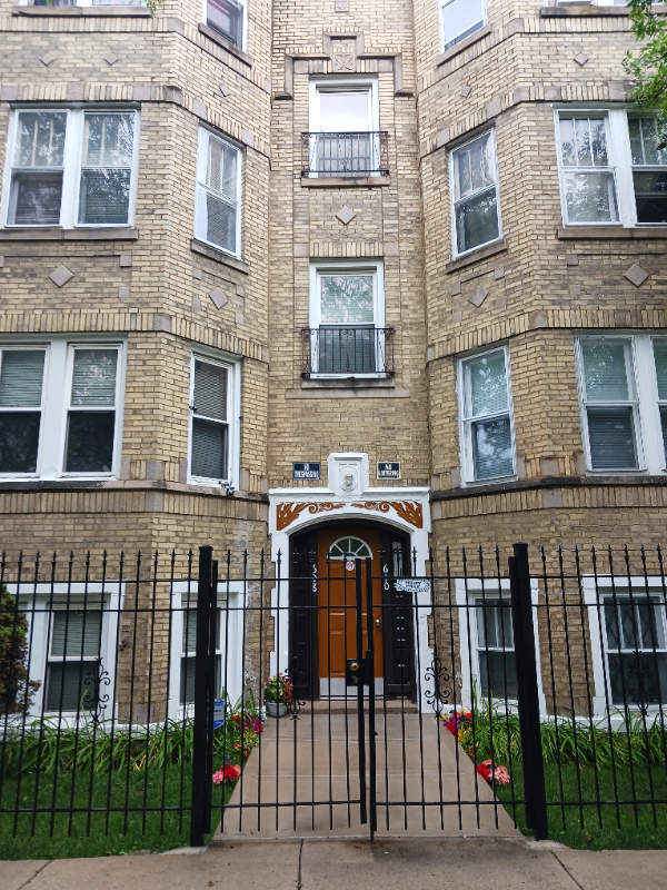 Chicago Apartment: 608-610 N. Spaulding