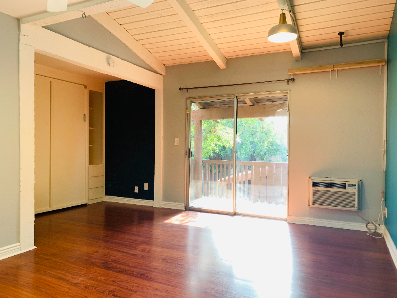 Santa Ana Condo: 1040 W MacArthur Blvd