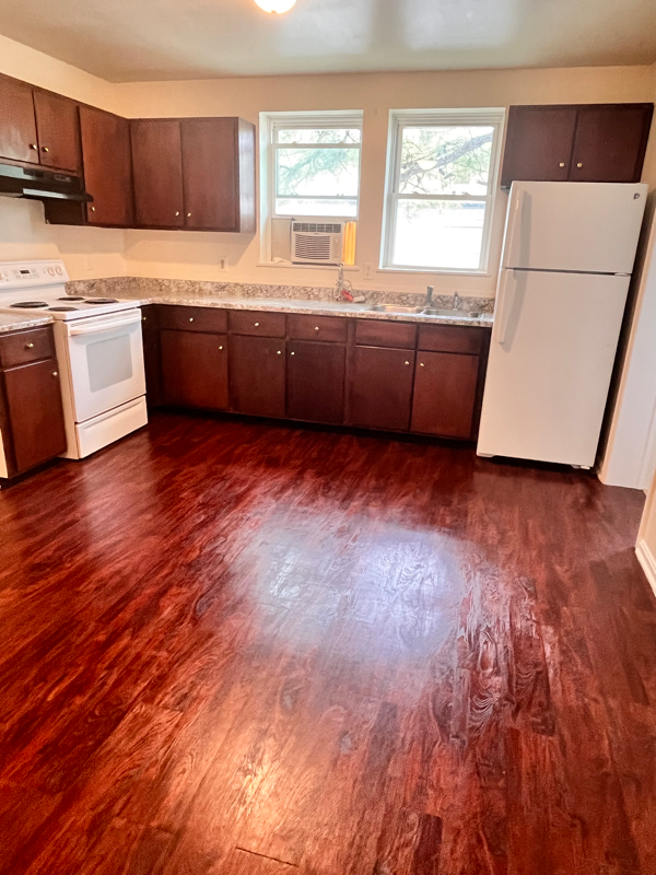 Woodstock Apartment: 213 W Court St