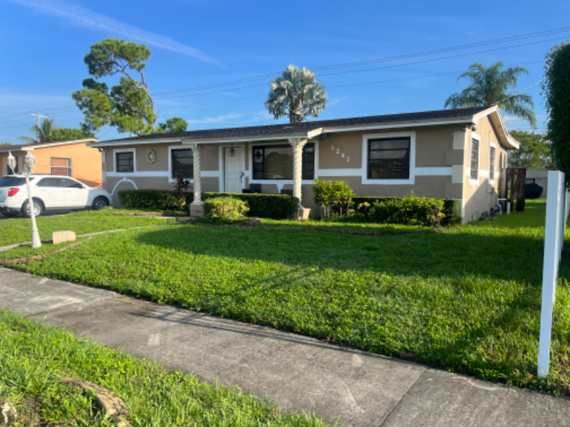 Miami Gardens House: 3241 NW 154th Terrace
