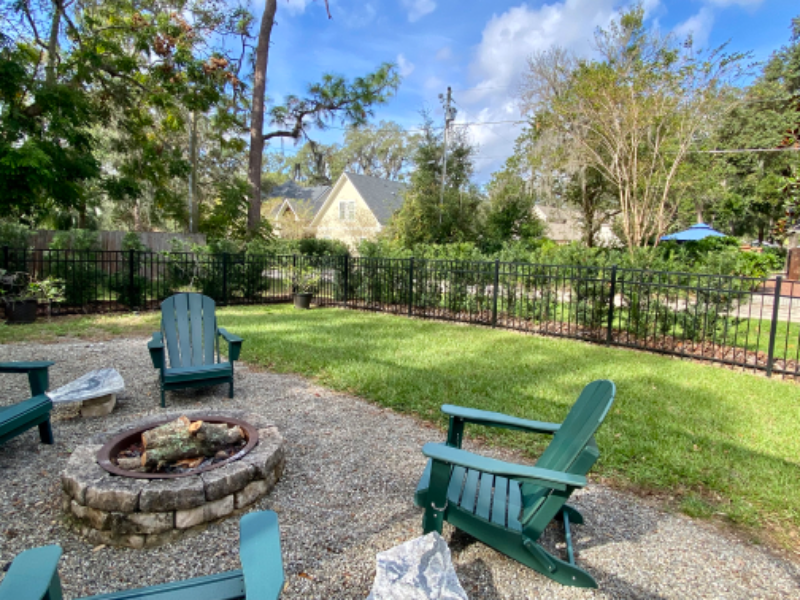 Windermere Apartment: 804 Oakdale St