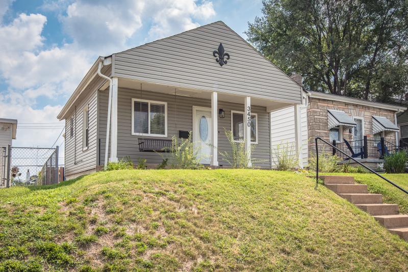 Saint Louis House: 3450 Macklind