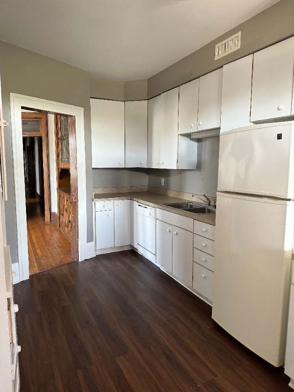 Mansfield Apartment: 283 Park Ave W