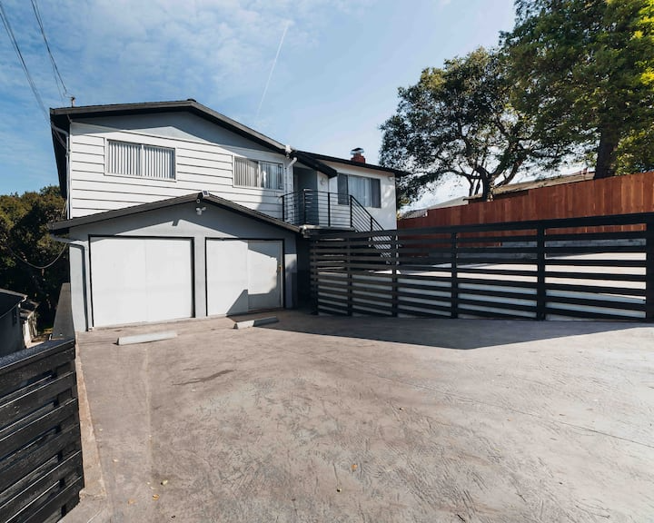 Hayward Multiplex: 1270 Tiegen Dr