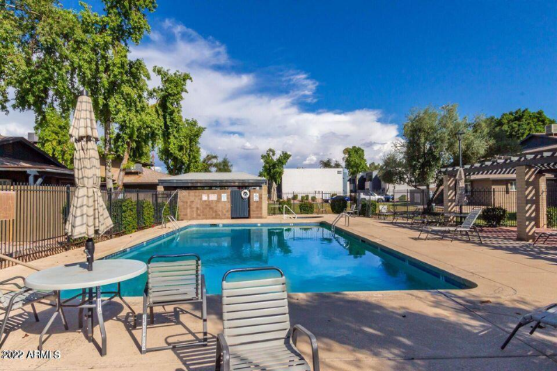 Chandler Townhome: 286 W Palomino Dr, No 150