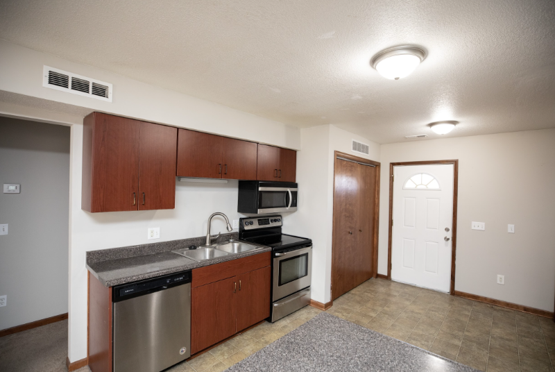 Saint Joseph Apartment: 2216 South Leonard rd