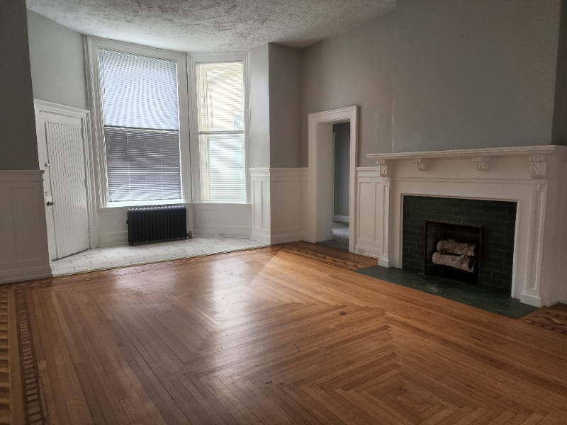 Cincinnati Apartment: 945 Dana Ave #13
