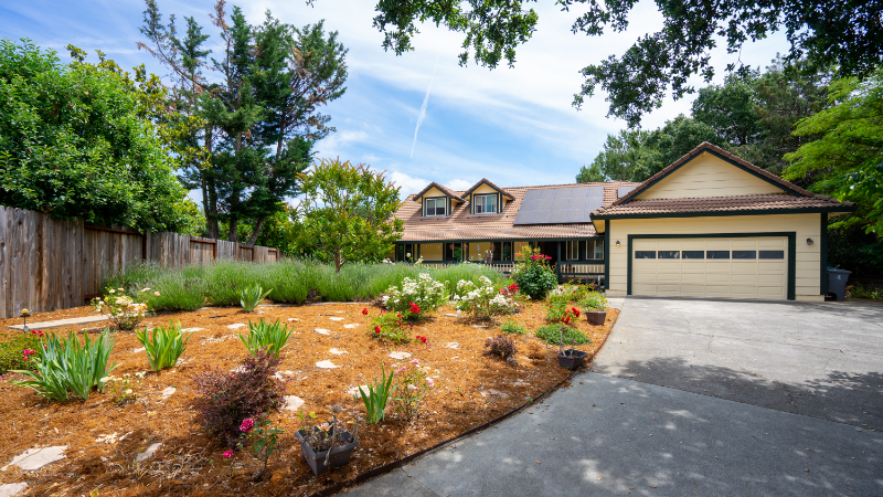 Cloverdale House: 111 Kerry Lane