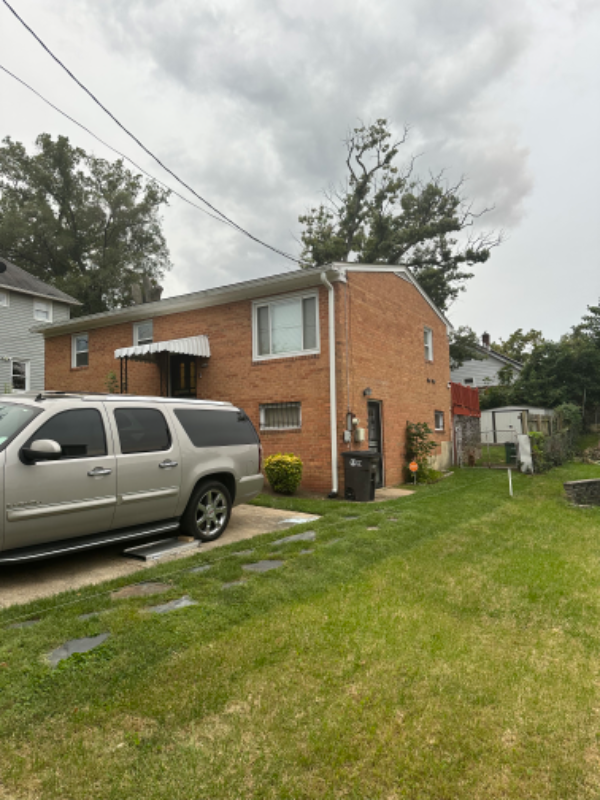 Capital Heights House: 522 70th St