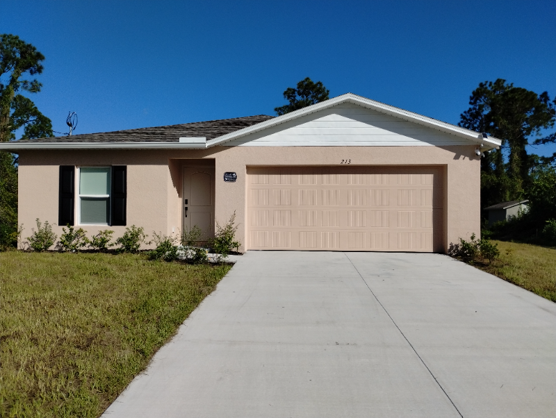 LEHIGH ACRES House: 213 Hagan Ave S