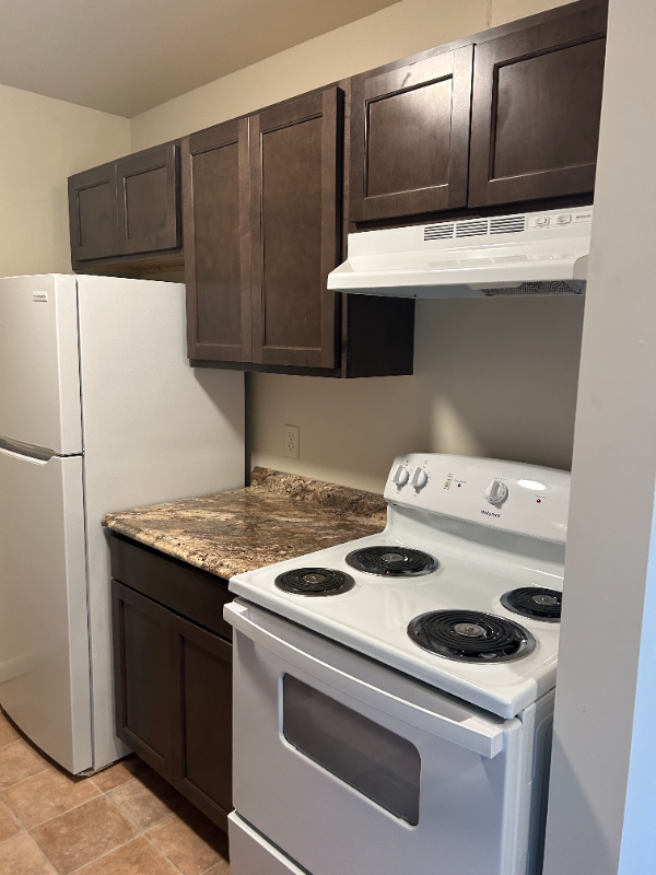 Barnesville Apartment: 435 S Lincoln Ave