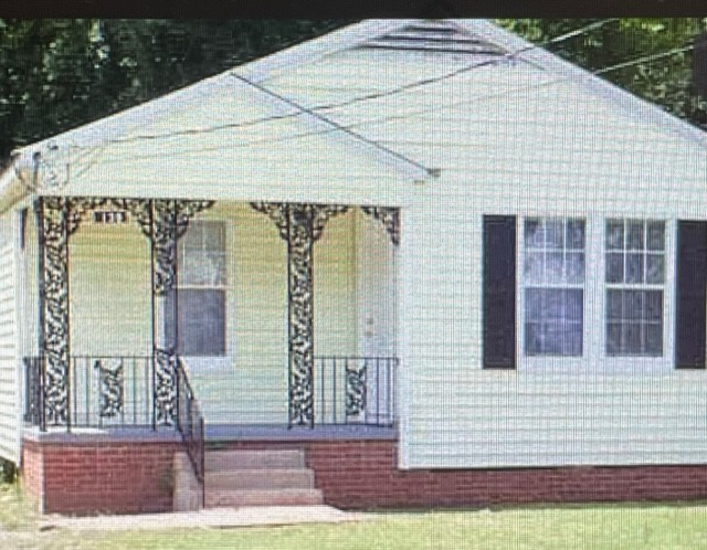Shreveport House: 139 E McCormick St