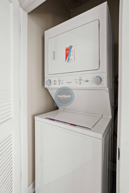 Chicago Apartment: 4600 N Broadway