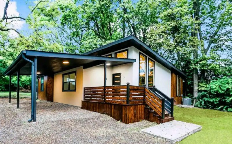 Independence House: 1146 E Gudgell Ave