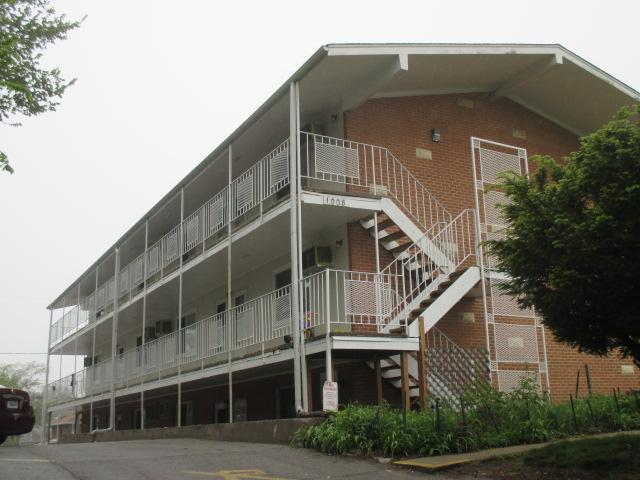 Omaha Apartment: 1008 s 30 Ave