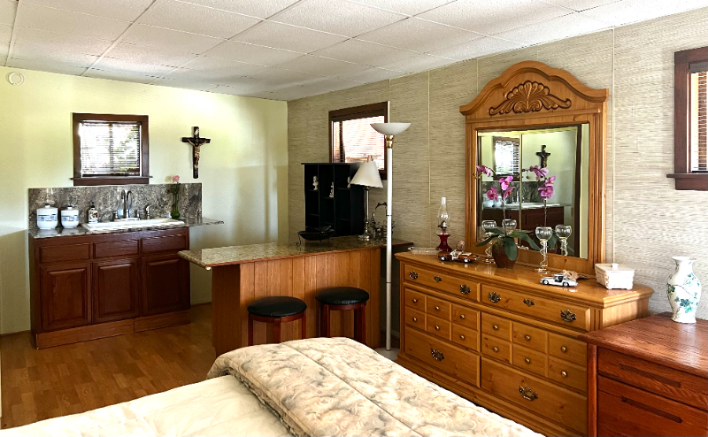 Fallbook House: 3708 Linda Vista Dr.