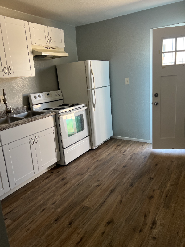 North Las Vegas Apartment: 2305 Statz
