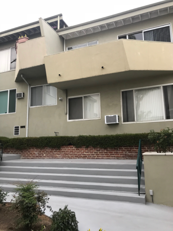 Los Angeles Apartment: 1900 N Grace Ave