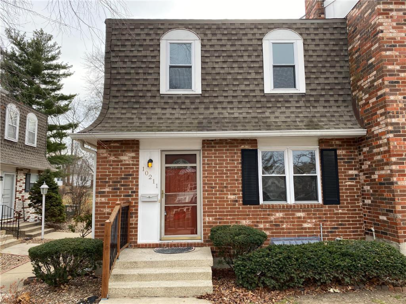 Overland Park Townhome: 10211 W 96th Ter