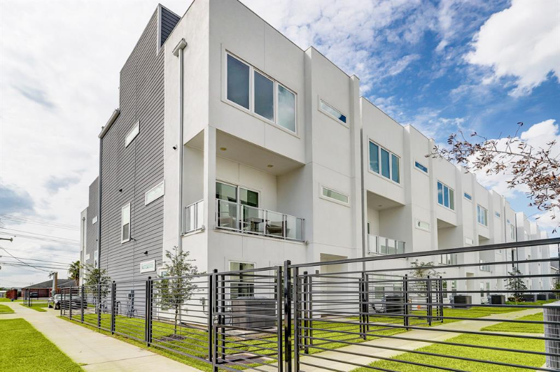 Houston Townhome: 2105 Engelmohr Street