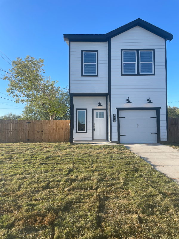 Jourdanton House: 1201 Willow St