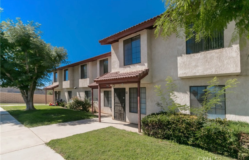 Palmdale Townhome: 2260 E Avenue Q4