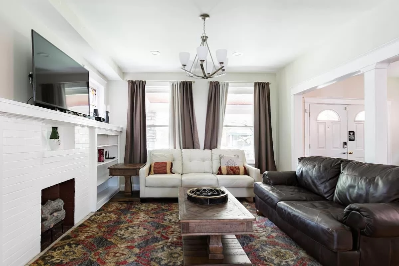 Saint Louis House: 6135 Washington Boulevard