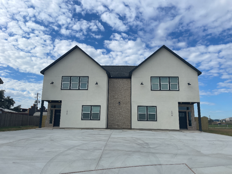 La Vernia Townhome: 121 Micah Point