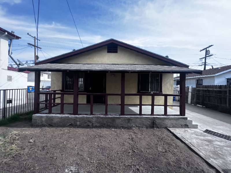 Los Angeles House: 5850 1/2 Estrella Avenue