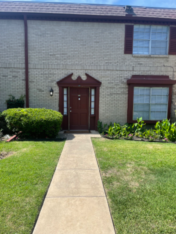 Irving Condo: 1819 E Grauwyler