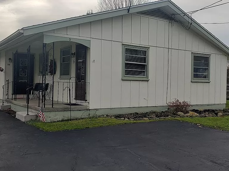 Newark Valley Apartment: 5 Franklin Ave