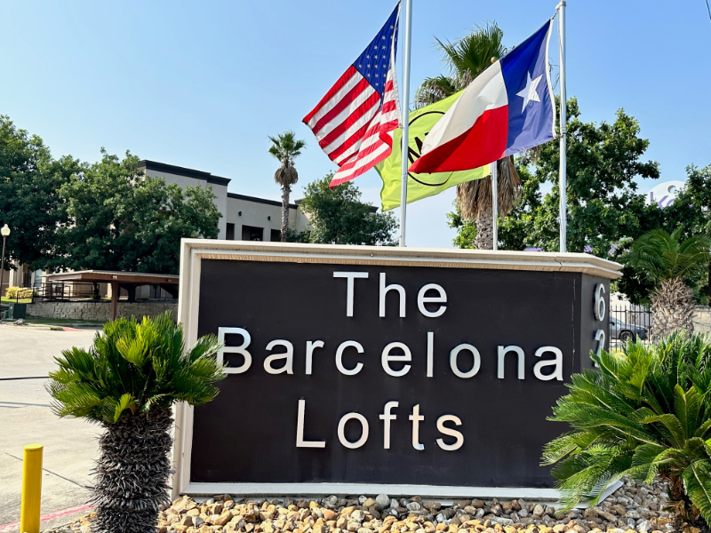 San Antonio House: 6201 Grissom Rd