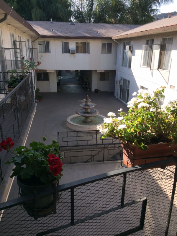 Los Angeles Apartment: 1760 N El Cerrito Pl