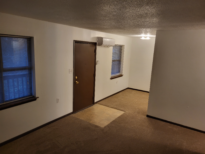Knob Noster Apartment: 1102 W McPherson