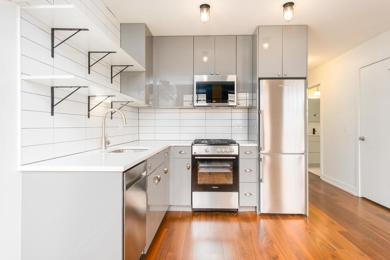 Chicago House: 1520 W Monroe St