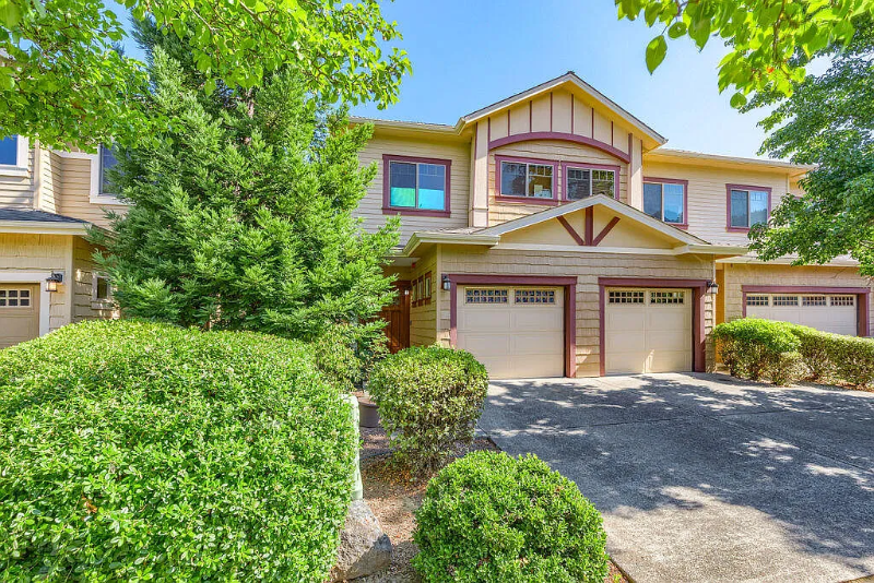 Grants pass Townhome: 1716 Softwood Way