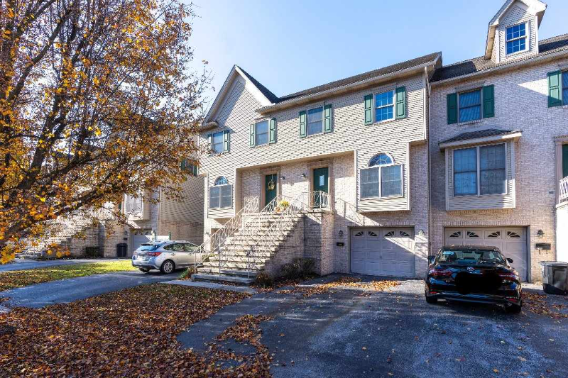 Altoona Townhome: 3002 5th Ave