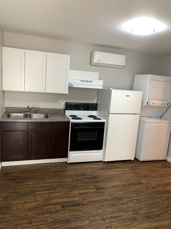 Gas City Apartment: 215 N Harrisburg Ave