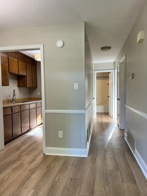 Taylors House: 507 W Mcelhaney Rd