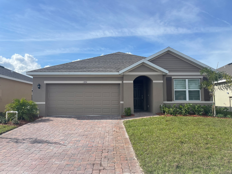 west melbourne House: 1352 mcfarland dr