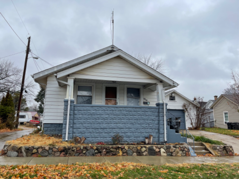 Fort Wayne House: 914 W 4th st