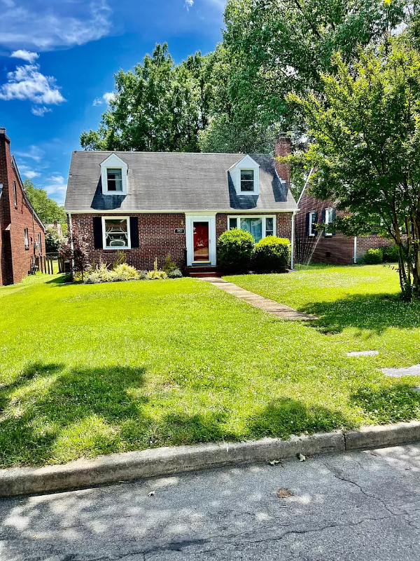 Richmond House: 3921 Floyd Avenue