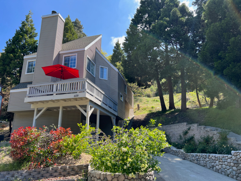 Lake Arrowhead House: 609 Karenken Pines Drive