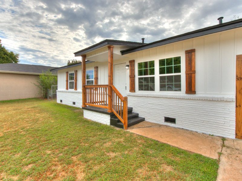 Spencer House: 8308 NE 33rd St