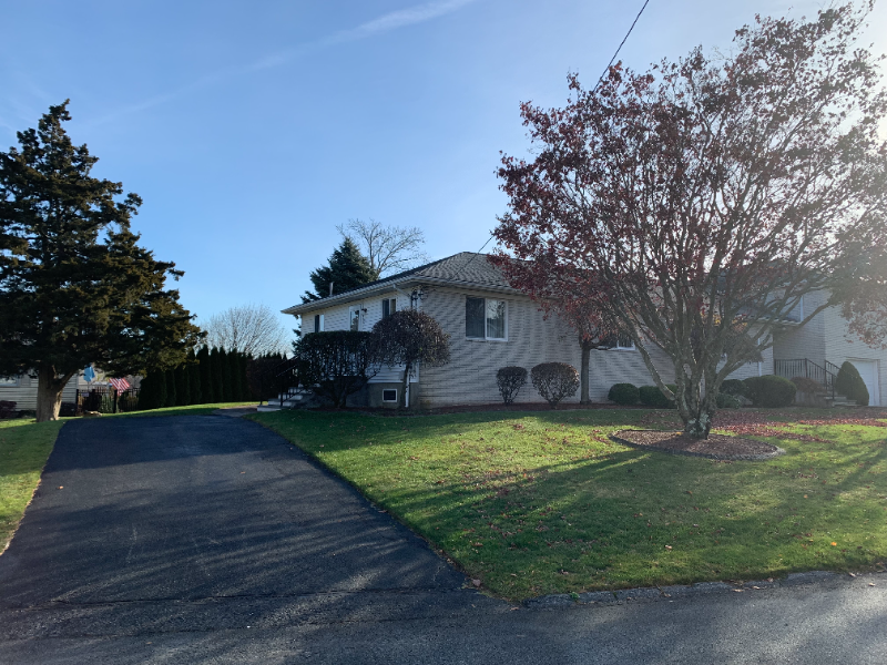 Johnston House: 14 FERNCREST Drive