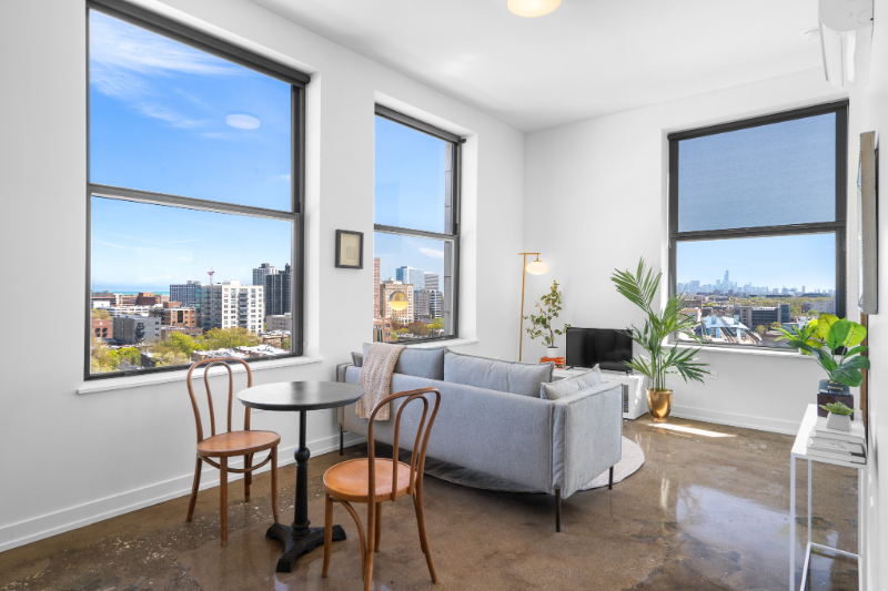 Chicago Apartment: 1130 W Lawrence Ave